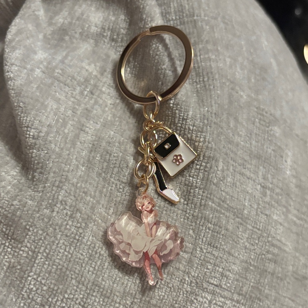 🔅5/$20 Marilyn Monroe Inspired Keychain – Glam Girl Charm w/ Purse & High Heel